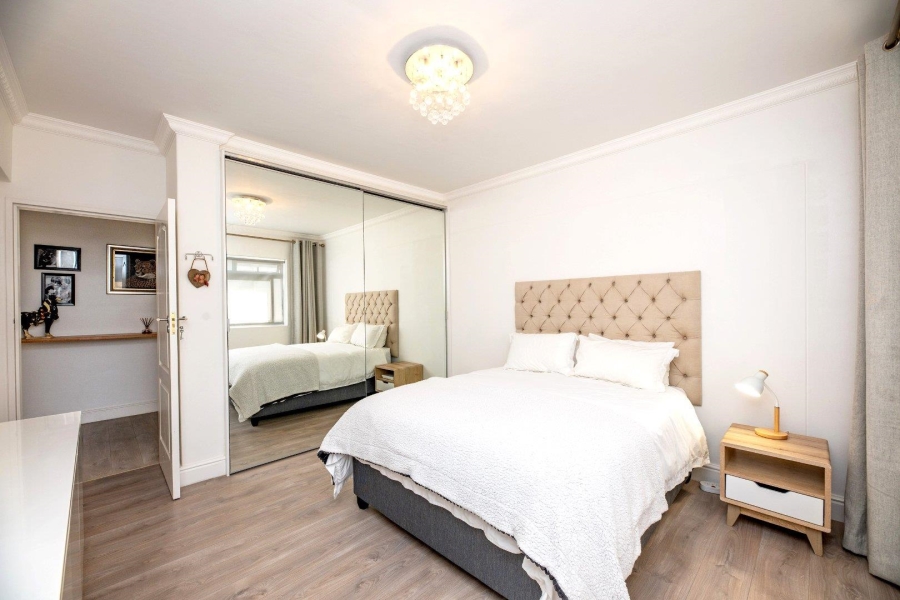 2 Bedroom Property for Sale in Sea Point Western Cape